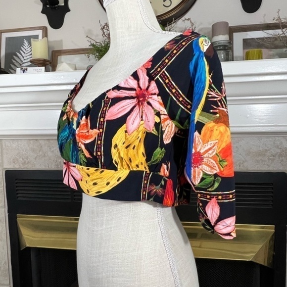 Jijlem Tropical Cropped Top With Own Back - Picture 2 of 10